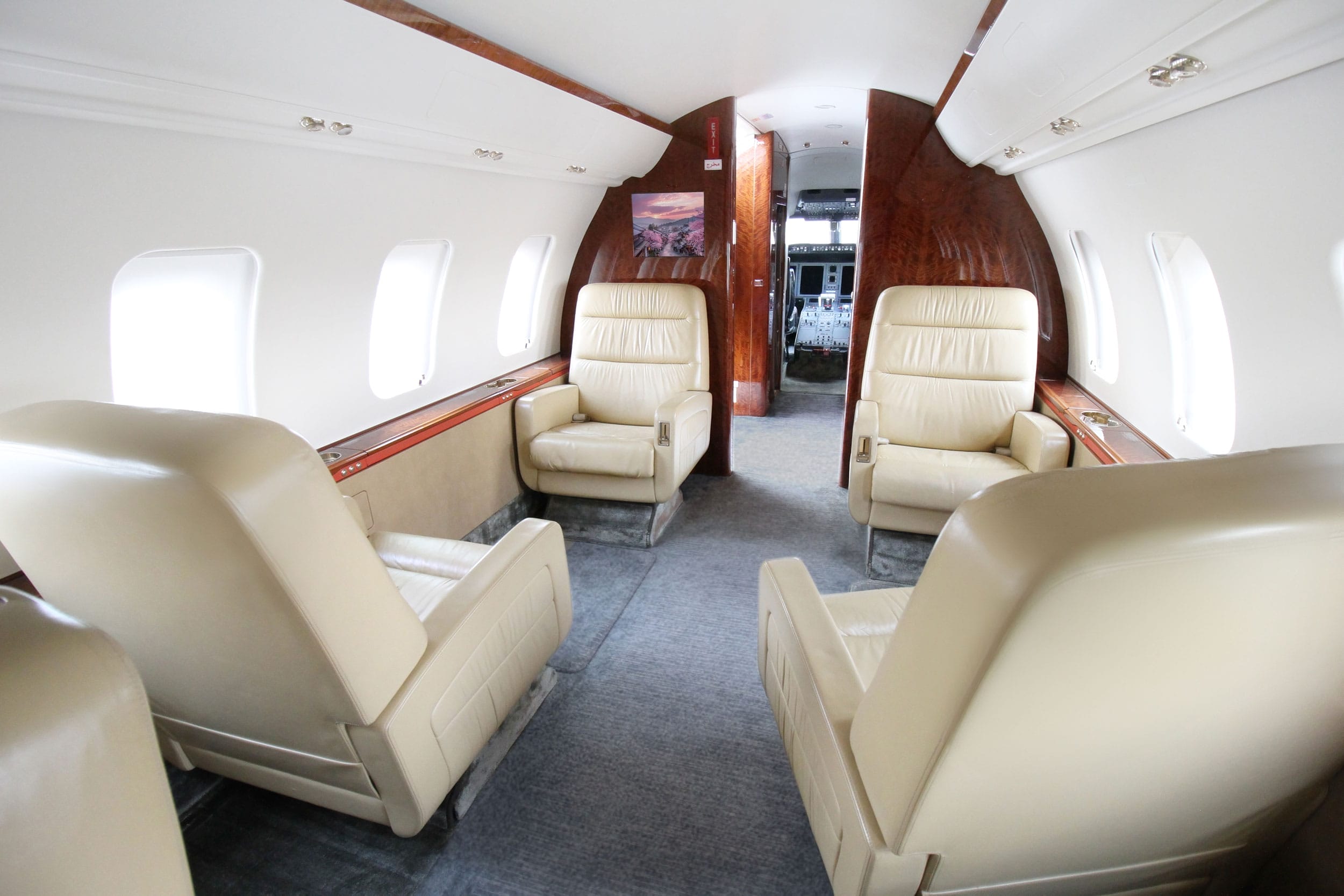 Challenger 605 FWD Cabin- Aviation Services Management (ASM)